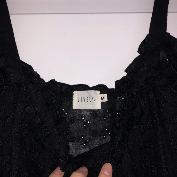 Button up eyelet tank! - Picture 7 of 8